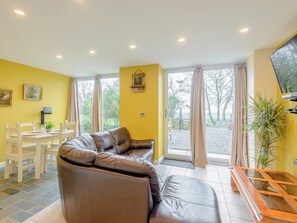 Living area - Dutch Barn Two - UK12873 (Ymwlch, near Porthmadog)