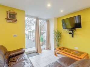 Living area - Dutch Barn Two - UK12873 (Ymwlch, near Porthmadog)