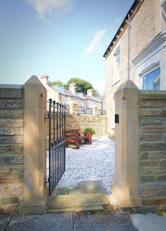 Terrace/patio. Superking beds, spacious and comfortable ground floor apartment near town centre