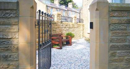 Superking beds, spacious and comfortable ground floor apartment near town centre