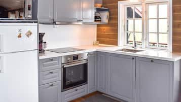 Frigorifero, forno, piano cottura, lavastoviglie