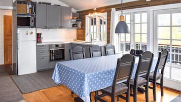 Frigorifero, forno, piano cottura, lavastoviglie