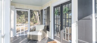 Old Town Bluffton Cottage + Free Golf Cart - Fenced Yard - Downtown - Sleeps 8