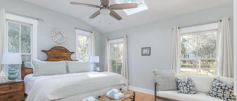 3 habitaciones, tabla de planchar con plancha y cuna de viaje