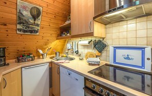 Kühlschrank, Mikrowelle, Herdplatte, Geschirrspüler