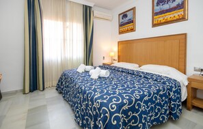 2 bedrooms, free WiFi, bed sheets - 2 bedroom awesome apartment in Calahonda (Calahonda)
