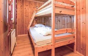 5 chambres, lit parapluie, accès Internet, draps fournis