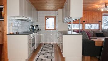 Refrigerador, parrilla de estufa, lavavajillas y cafetera y tetera