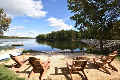 Lake front with Private Beach, Hot tub, Pool, Pickle Ball, Close to Skiing