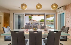 Dining - Luxurious home in Medulin (Medulin)