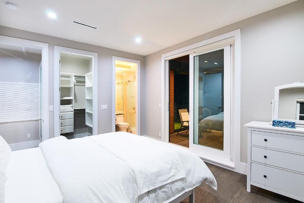 Family Friendly 5 Bed Rooms house The Chateau  - ST No. 00177094