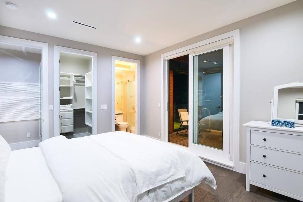 Family Friendly 5 Bed Rooms house The Chateau - ST No. 00177094