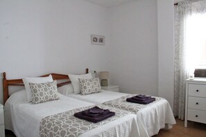 1 bedroom, iron/ironing board, WiFi, bed sheets - 1 Bed 1 Bath Luxurious Apt Villamartin Plaza, Golf, Fun & Sun (Orihuela Costa)