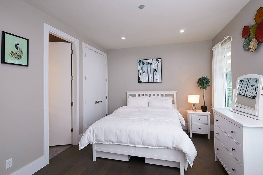 Family Friendly 3 Bed Rooms house The Chateau - ST No. 00177094