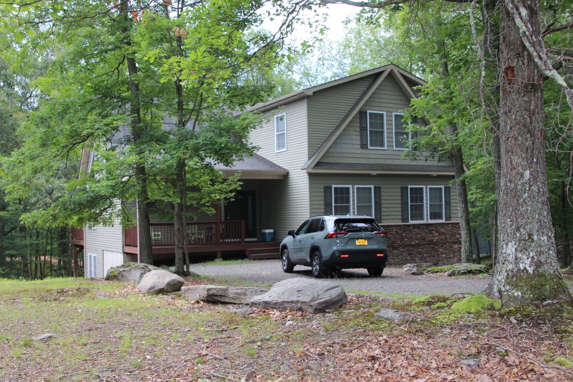 Walk to the Lodge, pool and ski slopes. 4 Bedroom 3 Bath  Sleeps 13