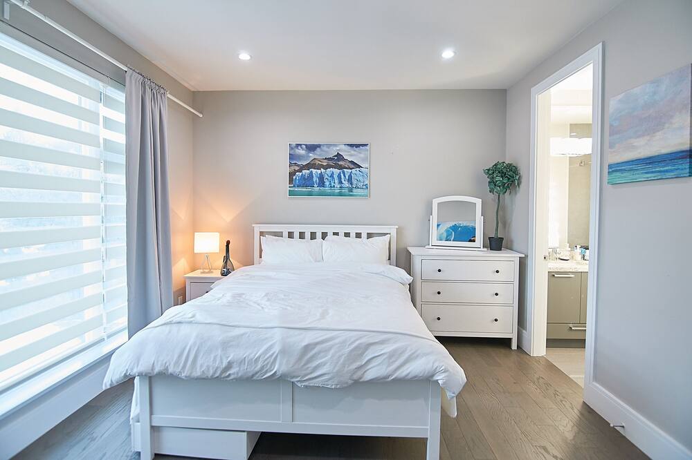 Family Friendly 4 Bed Rooms house The Chateau - ST No. 00177094