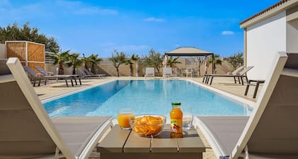 Awesome home in Ispica