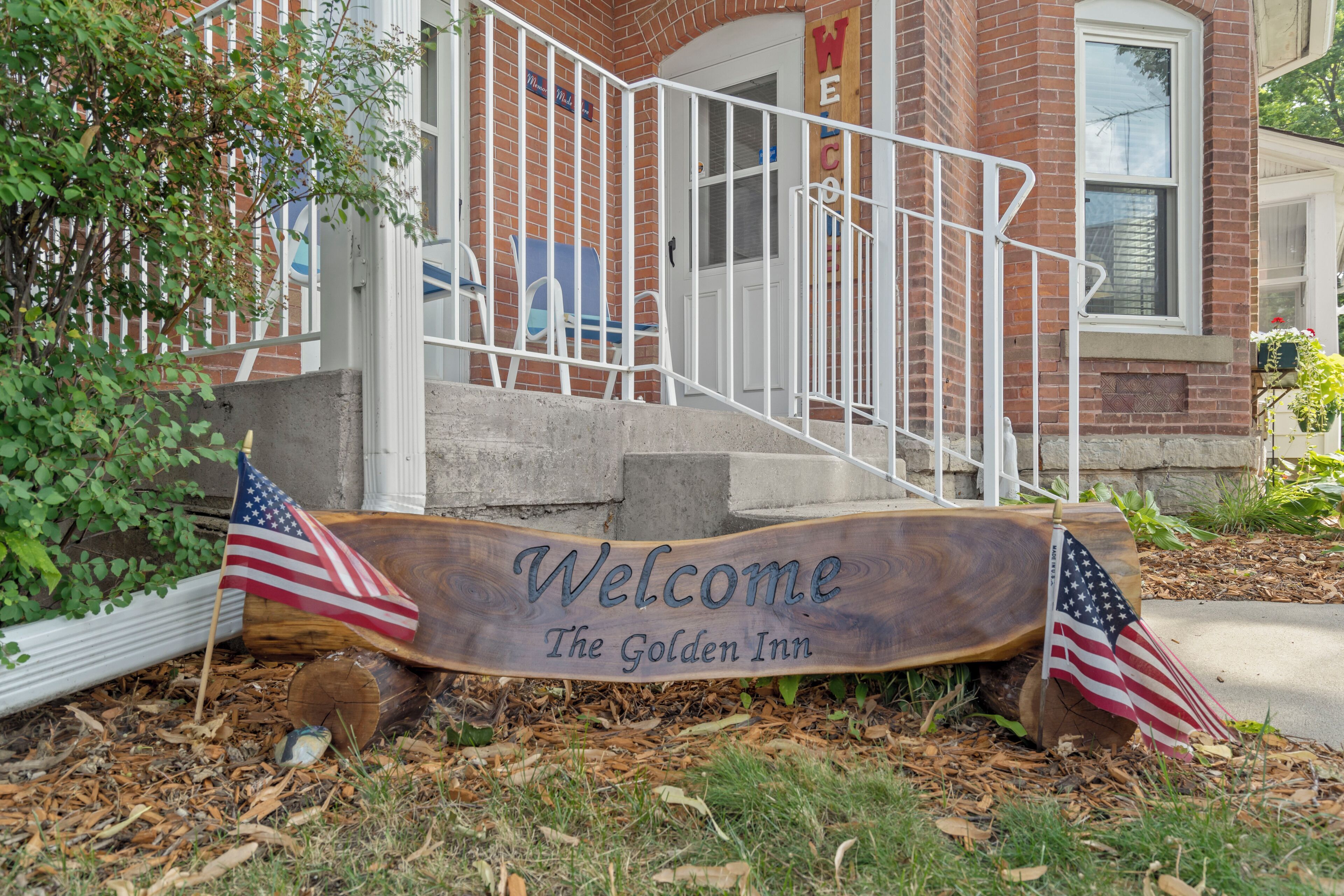 Beautiful Victorian Home One Block from Mississippi River!