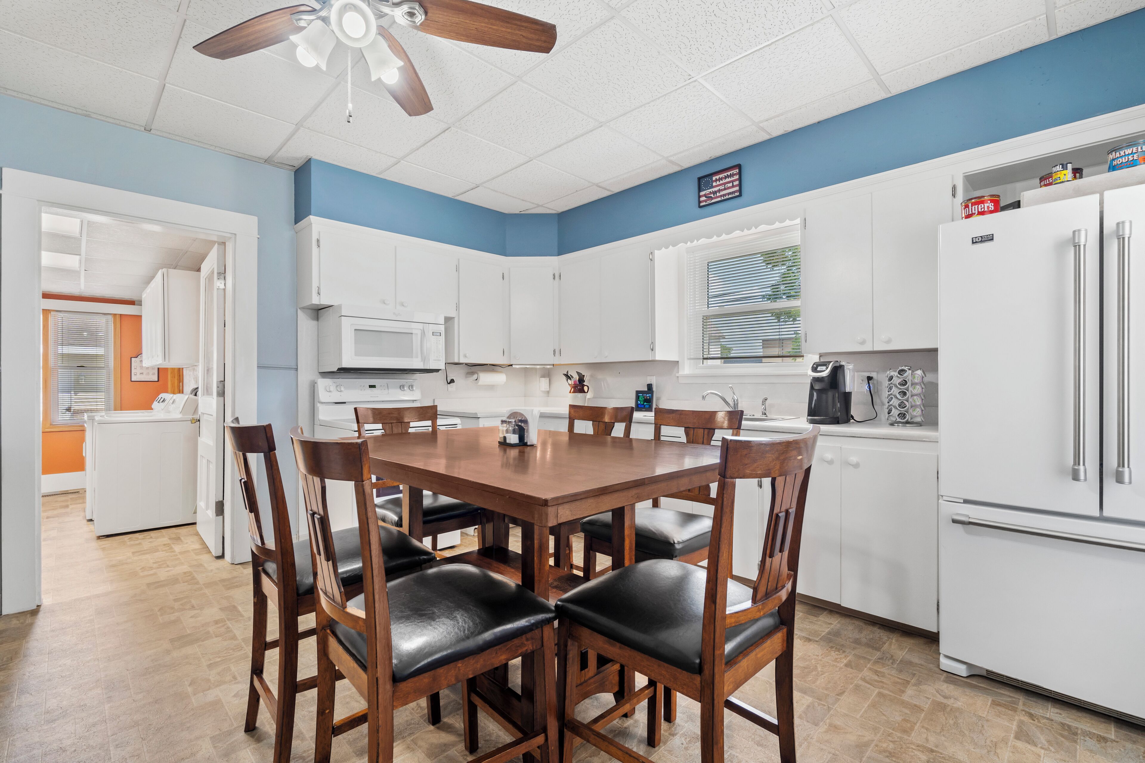 Beautiful Victorian Home One Block from Mississippi River!