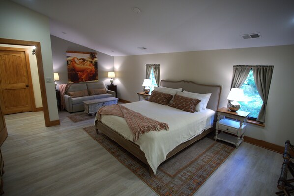 3 bedrooms, desk, iron/ironing board, free WiFi