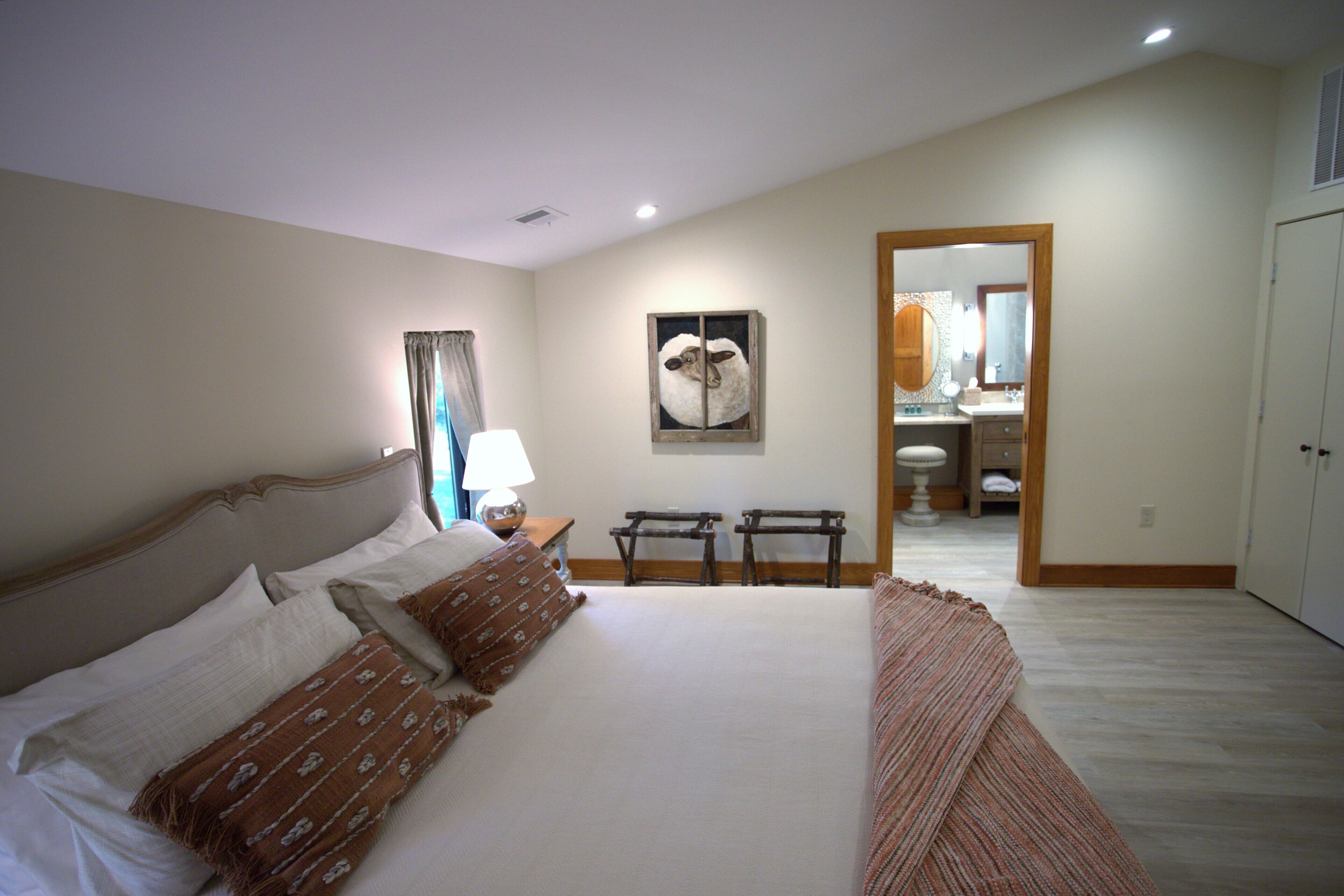 3 bedrooms, desk, iron/ironing board, free WiFi