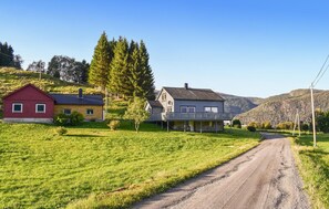Exterior - Gorgeous home in Kvammen with house a panoramic view (Kvammen)