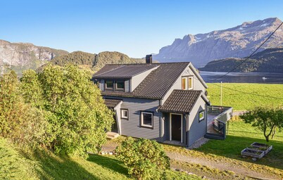 Gorgeous home in Kvammen with house a panoramic view
