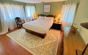 4 bedrooms, desk, iron/ironing board, travel cot - Villa Eduardo, Clean and Spacious home built for Indoor and Outdoor Entertaining (San Luis Obispo)