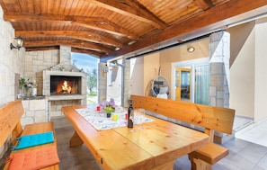 Outdoor dining - Stunning home in Musalez (Musalez)