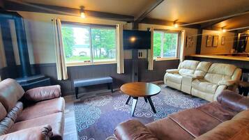 Smart-TV, Kamin, DVD-Player, Stereoanlage