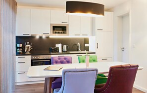 Fridge, microwave, stovetop, dishwasher - 2 bedroom cozy home in Kuhlen-Wendorf (Kuhlen-Wendorf)