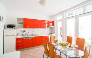 Kühlschrank, Mikrowelle, Ofen, Geschirrspüler