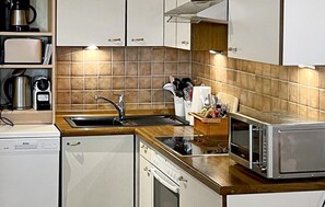 Kühlschrank, Herdplatte, Geschirrspüler