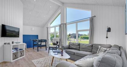 Awesome home in Hadsund with WiFi