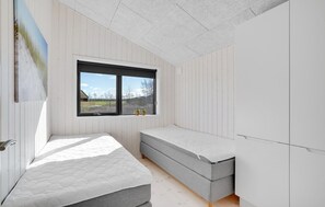 3 bedrooms, travel cot, free WiFi