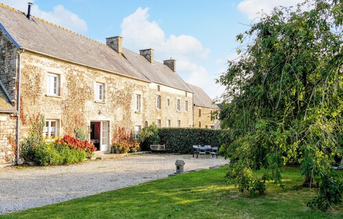 4 bedroom pet friendly home in Portbail