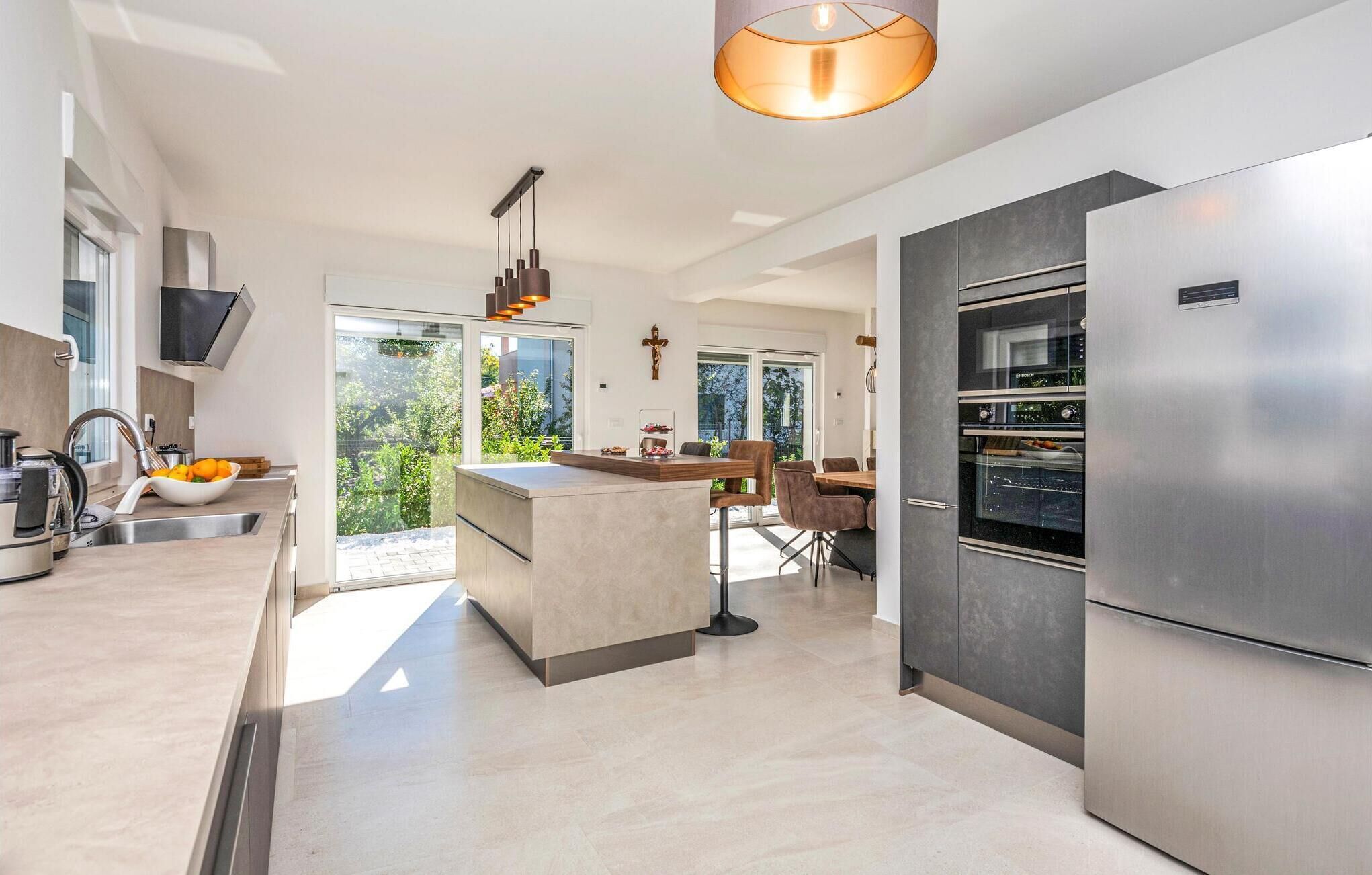 Fridge, stovetop, coffee/tea maker