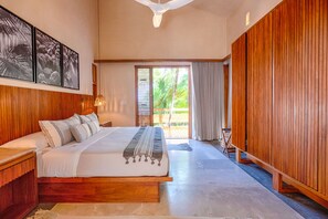 4 chambres, coffre-fort, bureau, fer et planche à repasser
