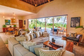 Een smart-tv, een muziekbibliotheek, een filmbibliotheek en een stereo