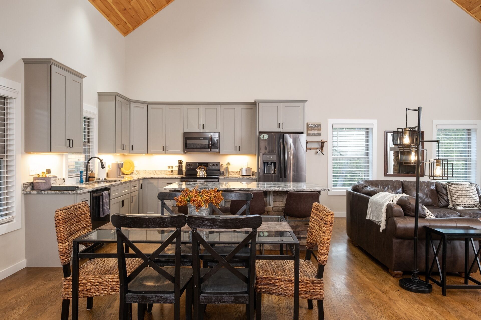 Duke's Place: New Massanutten mountain home with game room!