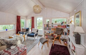 Interior - Cozy home in Sykkylven with kitchen (Sykkylven)