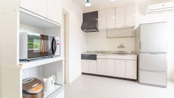 單棟房屋, 2 間臥室, 非吸煙房 (Private Vacation Home) | 私人小型廚房 | 雪櫃、微波爐、爐具、電熱水壺