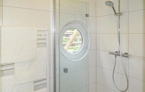 Shower - Pet friendly home in Kuhlen-Wendorf with WiFi (Kuhlen-Wendorf)