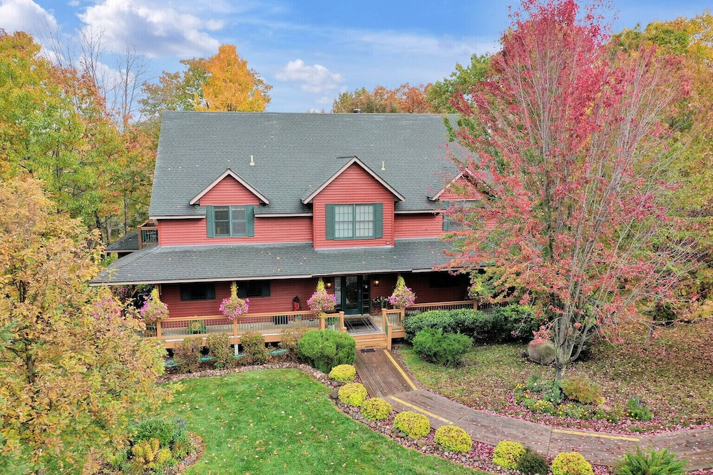 Woodland Trails Lodge with 7 Bedrooms on 130 acres and miles of private trails