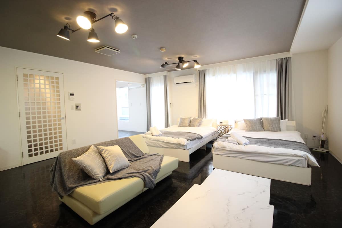 公寓, 无烟房 (Triple Room) | 起居区 | 平板电视