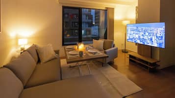 Premium Apartment, 3 Bedrooms, Non Smoking, City View | Dining room