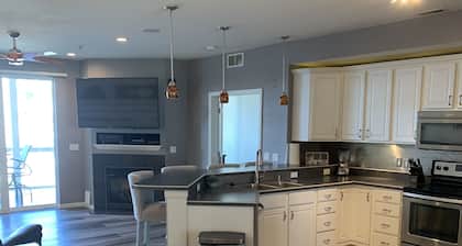 Beautiful Newly Decorated Condo at Lands End