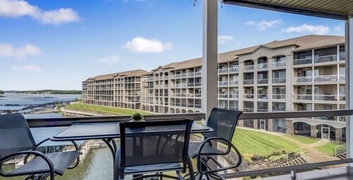 Beautiful Newly Decorated Condo at Lands End