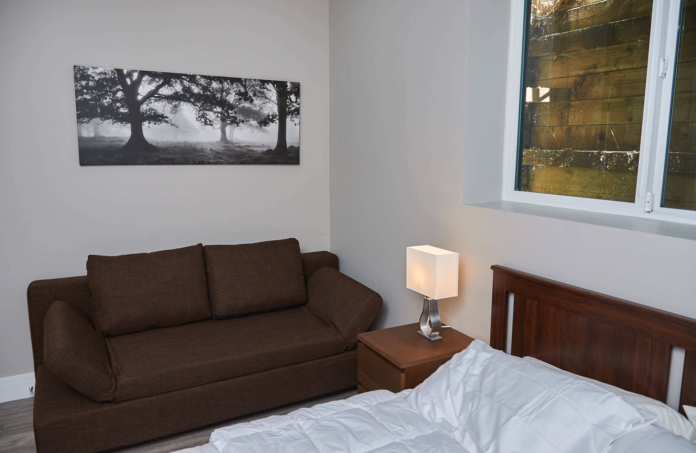 Family Friendly 3 Bed Rooms Basement Suite- The Chateau - Modern & Luxurious