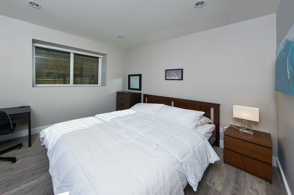 Family Friendly 3 Bed Rooms Basement Suite The Chateau - ST No. 00177094